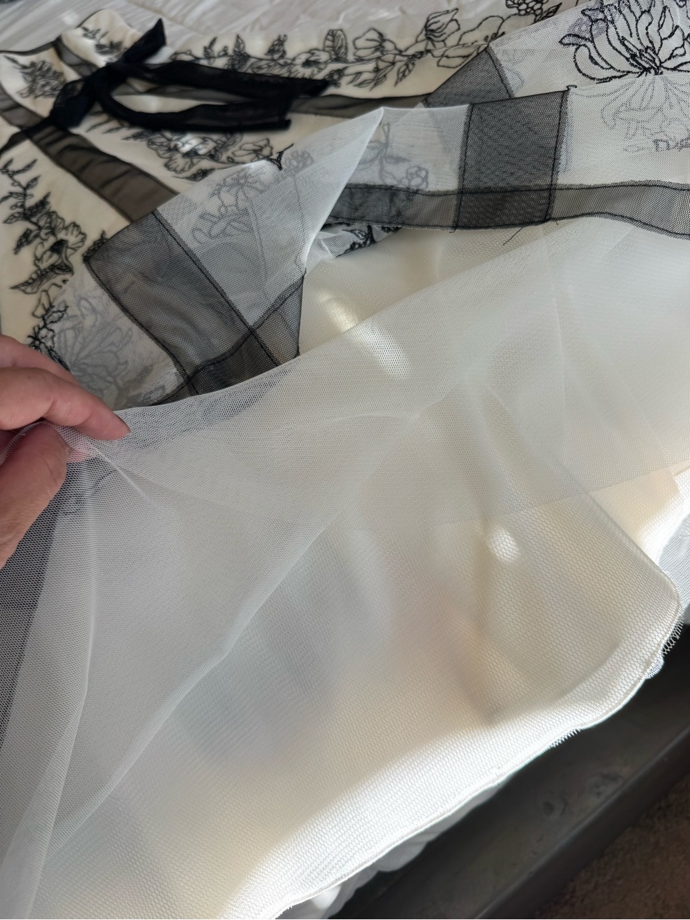WHBM - Strapless White Dress with Black Floral Embroidery and Belt size 2 - Picture 5 of 5